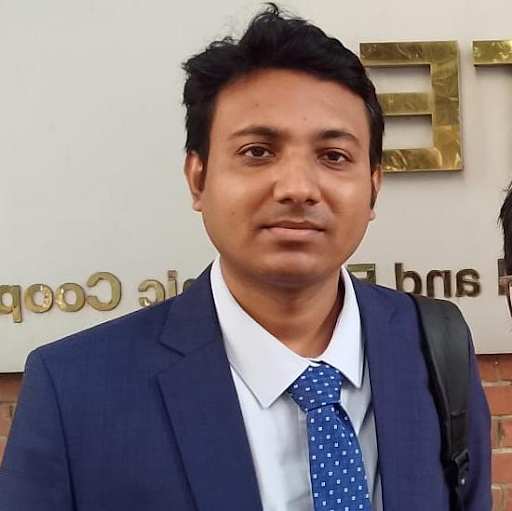 শিক্ষকের প্রফেশনাল প্রতিকৃতি